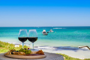 Ledge on the Beach - Nestled right by the waters edge
